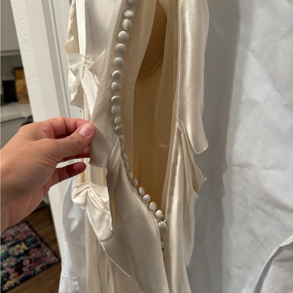 Vera Wang Old Hollywood Glam satin wedding dress - Picture 10 of 16